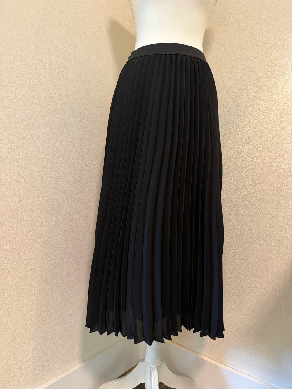 CeCe Black Pleated Maxi Skirt Elastic Waist Vintage Style Retro Career preppy